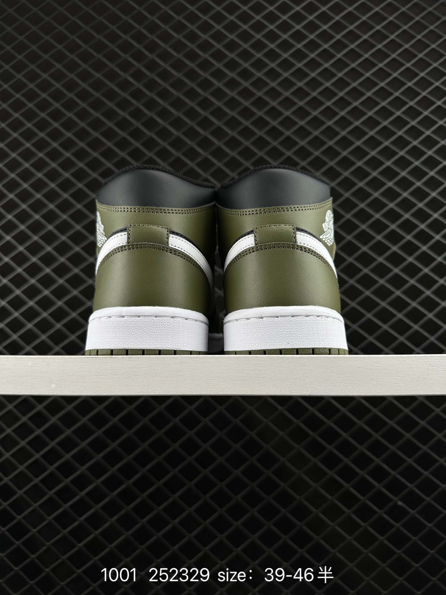 NIKE Air Jordan 1 Retro Mid”Reverse Black Toe“